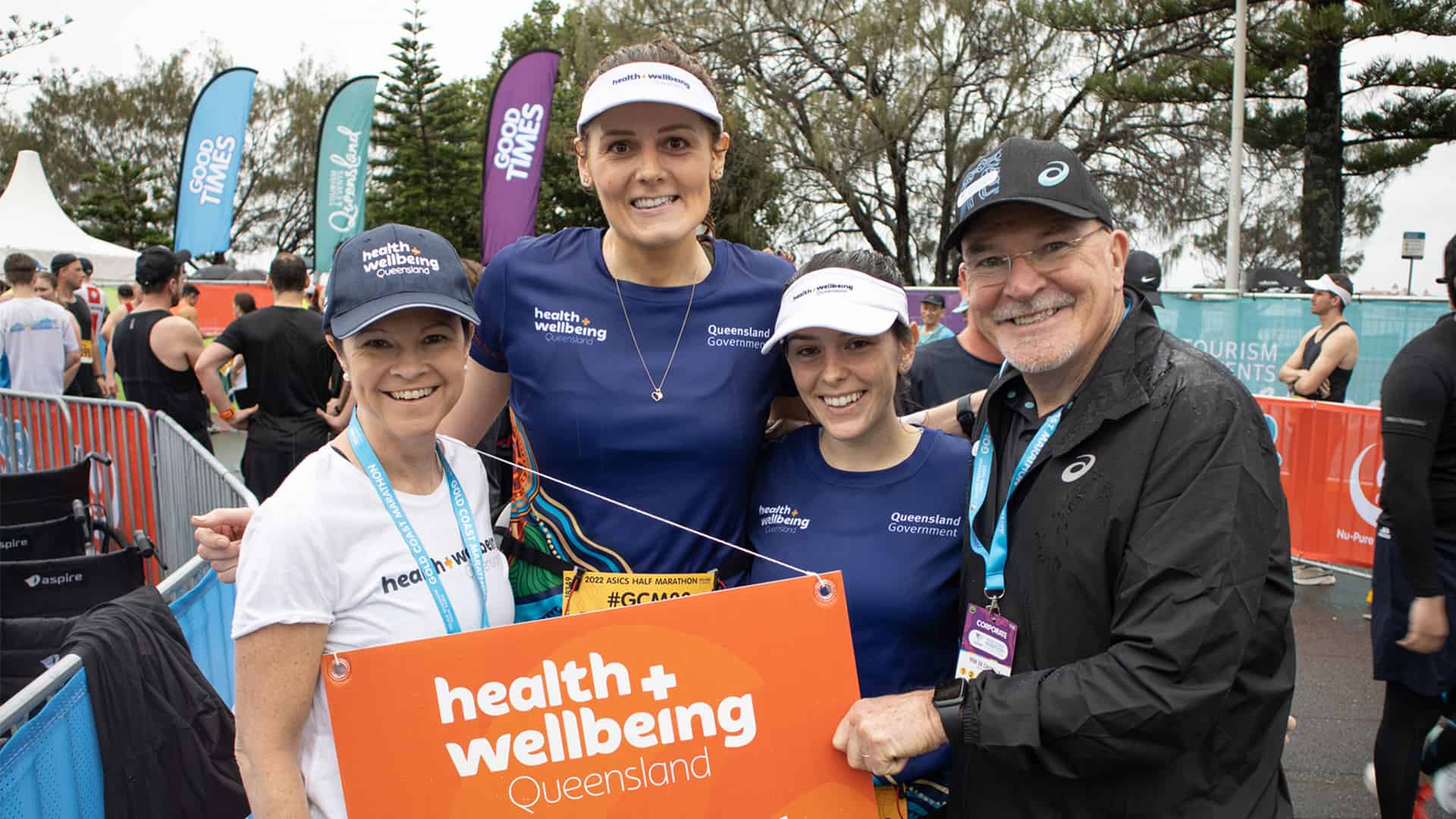 Robyn Littlewood and Robert de Castella with 2 runners at the Gold Coast Marathon