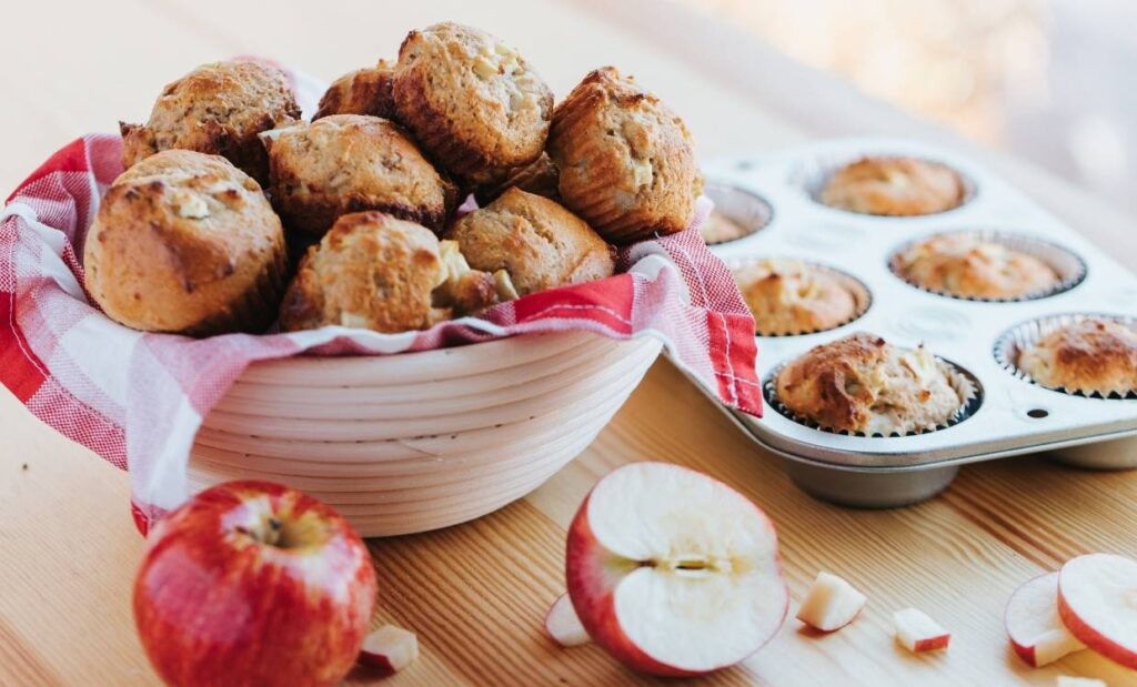Apple date muffins